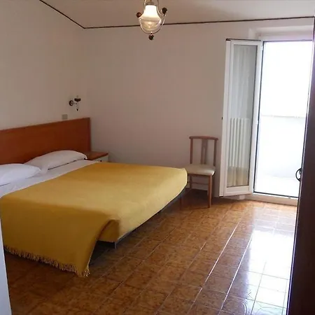 Italia 2*